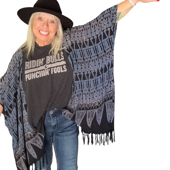 Upcycle Gorgeousness Black and Gray Poncho Style - Picture 5 of 7